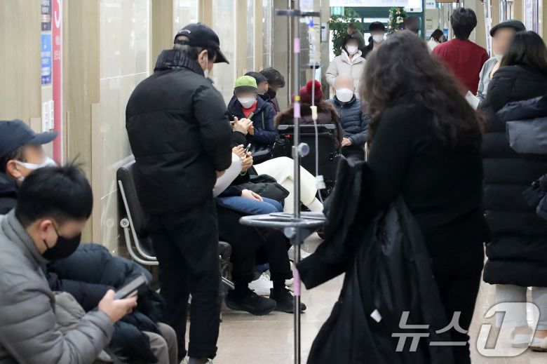 경기 침체가 장기화 되면서 서민들이 보장 사각지대로 내몰리고 있다. 돈 줄이 마른 서민들은 보험료를 내지 못하고 있고, 보험 계약도 자체도 감소했다. 그리고 대표적인 '불황형 대출'로 알려진 보험계약대출은 크게 증가했다.2025.1.20/뉴스1 ⓒ News1 공정식 기자