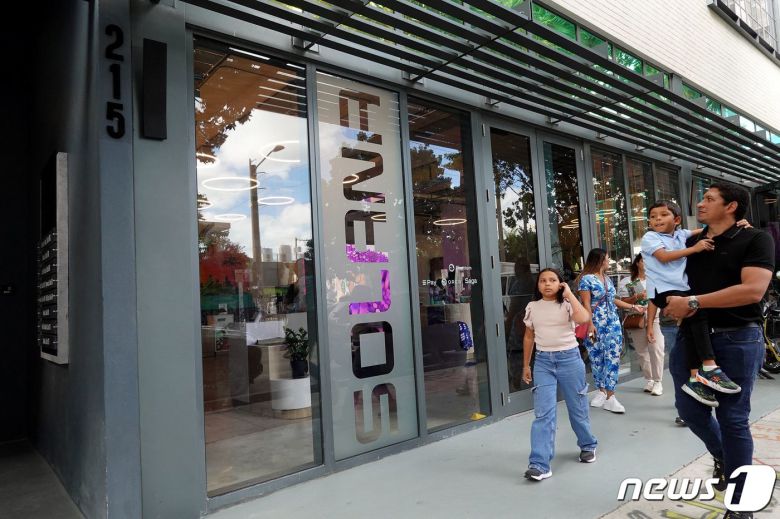 플로리다주 마이애미에 위치한 솔라나 스페이스 매장. ⓒ AFP=뉴스1