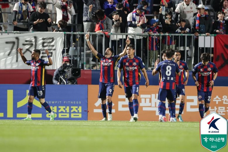 수원FC가 탈꼴찌에 성공했다.(한국프로축구연맹 제공)