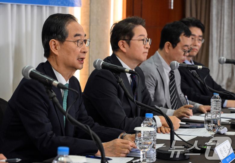 한덕수 무소속 대통령선거 예비후보가 6일 서울 중구 코리아나호텔에서 열린 관훈클럽 초청 토론회에서 기조연설을 하고 있다. 2025.5.6/뉴스1 ⓒ News1 국회사진취재단