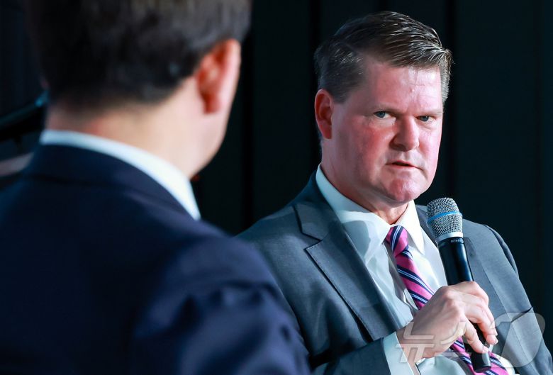 랜달 슈라이버 전 미 국방부 동아시아·태평양 담당 차관보(현 프로젝트 2049 연구소 소장)이 7일 서울 여의도 페어몬트 호텔에서 열린 뉴스1 미래포럼에서 김현욱 세종연구소 소장과 특별대담을 하고 있다. ‘트럼프 2.0과 新한국:위기 극복 해법 찾기’를 주제로 열린 이번 포럼은 뉴스1 주최로 열렸다. 2025.5.7/뉴스1 ⓒ News1 김진환 기자