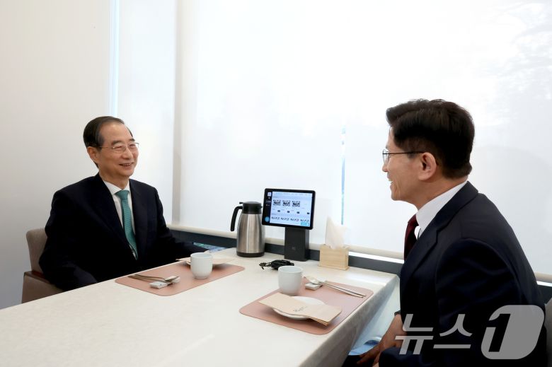 김문수 국민의힘 대통령 후보와 한덕수 무소속 예비후보가 7일 오후 서울 종로구의 한 식당에서 단일화 관련 회동을 하고 있다. (공동취재) 2025.5.7/뉴스1 ⓒ News1 오대일 기자