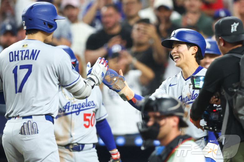 오타니 쇼헤이(왼쪽)와 김혜성. ⓒ AFP=뉴스1
