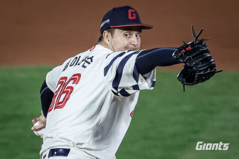 롯데 자이언츠의 외국인 투수 터커 데이비슨이 7일 열린 KBO리그 사직 SSG 랜더스전에서 7⅔이닝 1실점으로 호투를 펼쳤다. (롯데 자이언츠 제공)