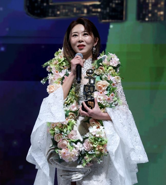 시상식에서 대상을 포함해 4관왕을 차지한 '당구여제'  김가영(PBA 제공)