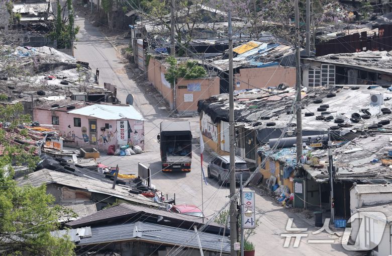 서울 마지막 달동네인 노원구 중계본동 '백사마을'이 철거된다. 사진은 8일 오전 서울 노원구 백사마을의 모습. 2025.5.8/뉴스1 ⓒ News1 김성진 기자