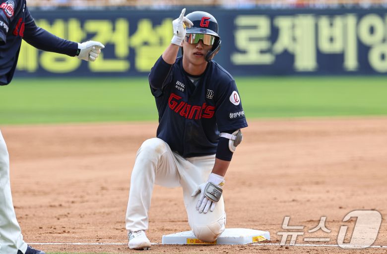 롯데 자이언츠 전민재. 2025.4.27/뉴스1 ⓒ News1 김도우 기자