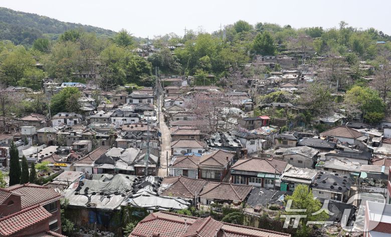 서울 마지막 달동네인 노원구 중계본동 '백사마을'이 철거된다. 사진은 8일 오전 서울 노원구 백사마을의 모습. 2025.5.8/뉴스1 ⓒ News1 김성진 기자