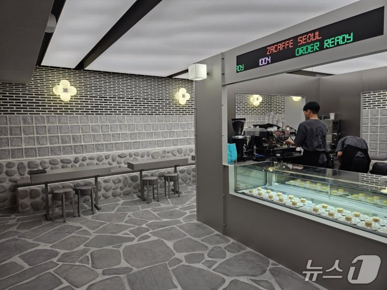 자라 명동 눈스퀘어 플래그십 스토어 3층 자카페.ⓒ 뉴스1/김진희 기자.