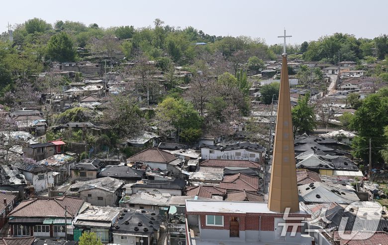 서울 마지막 달동네인 노원구 중계본동 '백사마을'이 철거된다. 사진은 8일 오전 서울 노원구 백사마을의 모습. 2025.5.8/뉴스1 ⓒ News1 김성진 기자