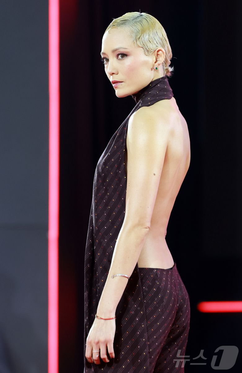 할리우드 배우 폼 크레멘티에프가 8일 오후 서울 송파구 롯데월드 아이스링크에서 열린 영화 '미션 임파서블: 파이널 ‘레코딩 레드카펫 행사에서 포즈를 취하고 있다. 2025.5.8/뉴스1 ⓒ News1 김진환 기자