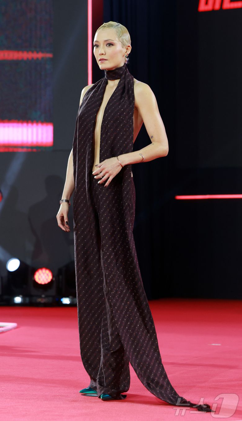 할리우드 배우 폼 크레멘티에프가 8일 오후 서울 송파구 롯데월드 아이스링크에서 열린 영화 '미션 임파서블: 파이널 ‘레코딩 레드카펫 행사에서 포즈를 취하고 있다. 2025.5.8/뉴스1 ⓒ News1 김진환 기자