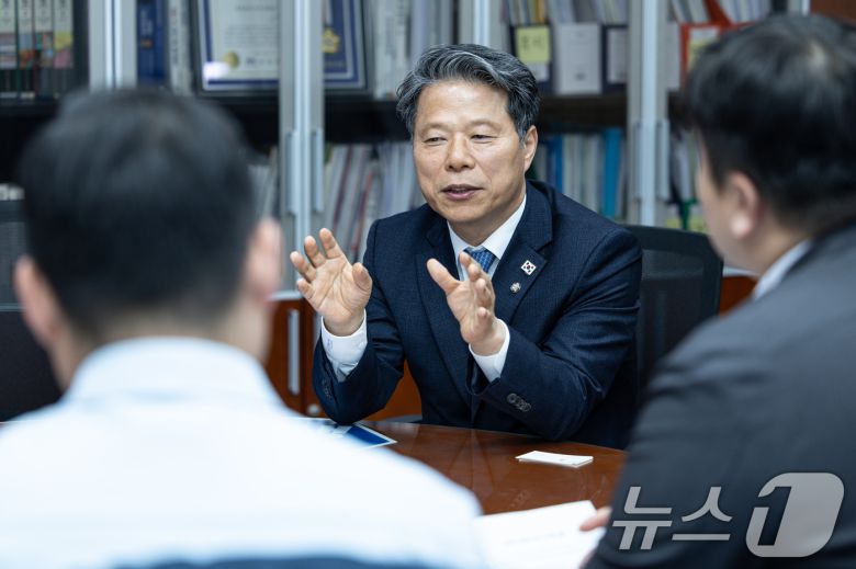 서영석 더불어민주당 의원이 29일 오후 서울 여의도 국회 의원회관에서 뉴스1과 인터뷰를 하고 있다. ⓒ News1 이재명 기자