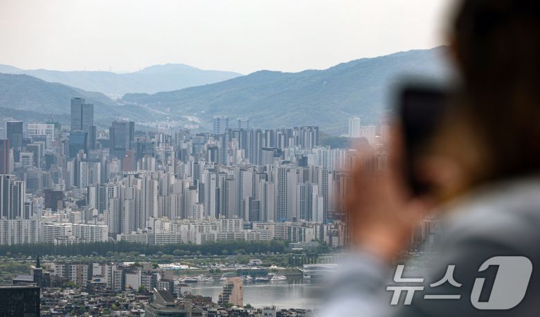 서울 시내의 아파트 단지. 2025.5.6/뉴스1 ⓒ News1 이승배 기자
