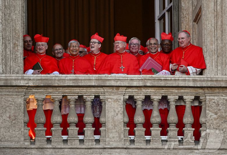 신임 교황 레오14세 선출에 기뻐하는 추기경들. 2025.05.08. ⓒ 로이터=뉴스1 ⓒ News1 이지예 객원기자