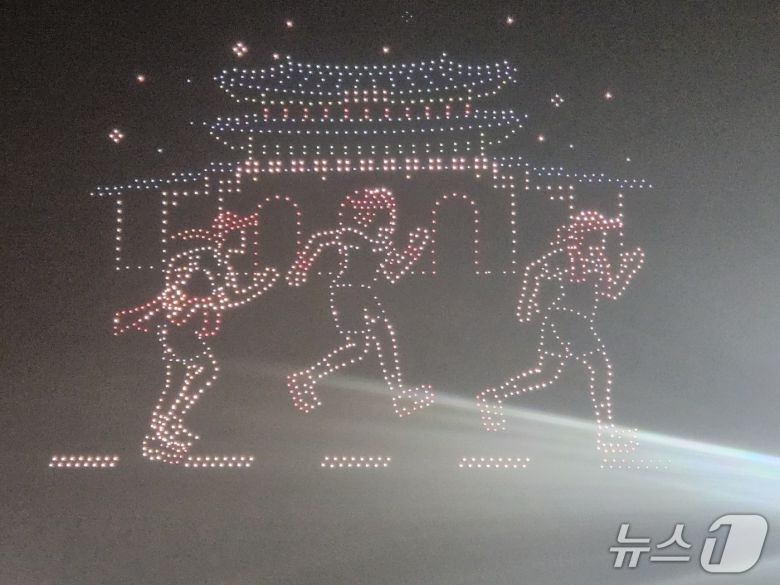 10일 서울 여의도 일대에서 나이키 '애프터 다크 투어 서울 10K' 행사가 열렸다.ⓒ 뉴스1/김진희 기자.