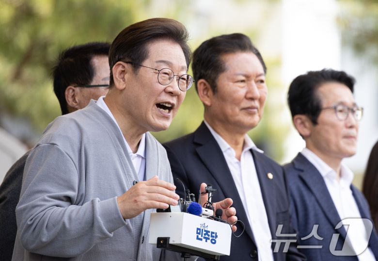 경청투어에 나선 이재명 더불어민주당 대통령 후보가 11일 오후 전남 해남군 군민광장 야외공연장에서 연설을 하고 있다. 2025.5.11/뉴스1 ⓒ News1 이재명 기자