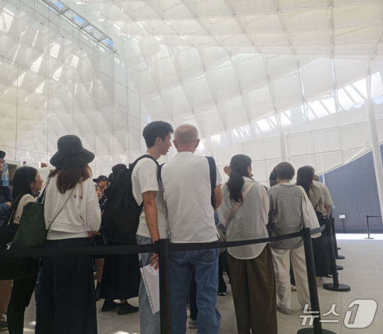 오사카 엑스포 한국관 입장을 대기하는 관람객들. 2025.05.13 ⓒ 뉴스1 김승준 기자