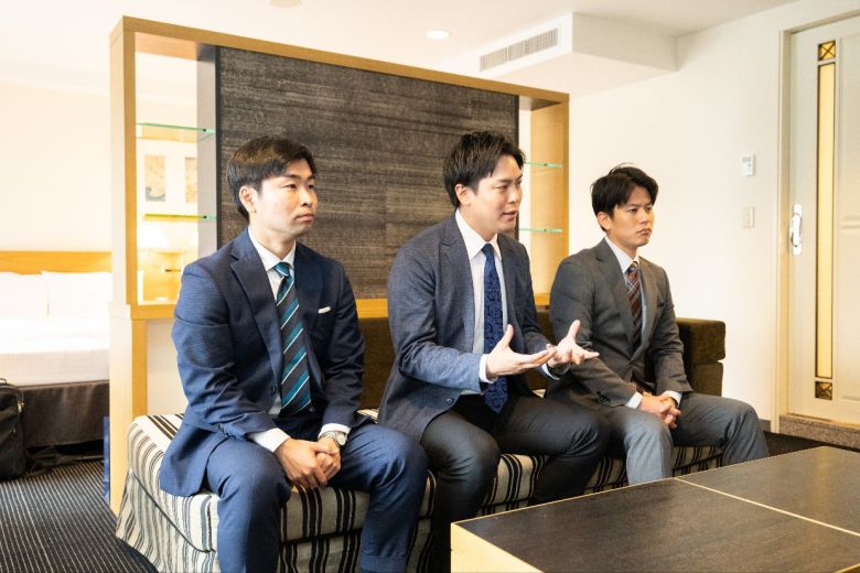 왼쪽부터 닛다 고, 카게야마 켄유, 오무라 사토시(제공 가정연합 신교 2세 '나비' 유세단)