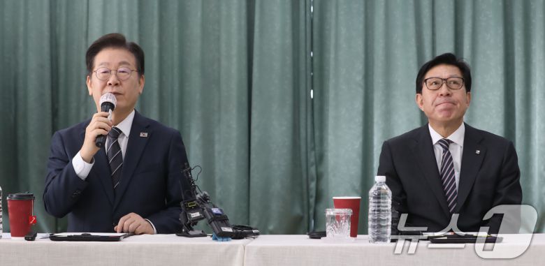 이재명 더불어민주당 대표가 6일 부산 강서구 부산항만공사 신항지사를 방문해 박형준 부산시장과 면담하고 있다. 2025.3.6/뉴스1 ⓒ News1 윤일지 기자