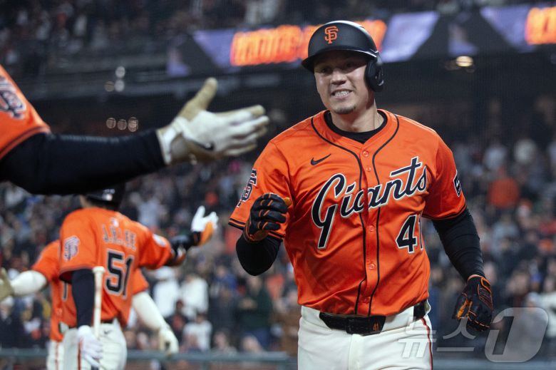 샌프란시스코 자이언츠 윌머 플로레스는 17일(한국시간) 열린 2025 메이저리그 애슬레틱스전에서 홈런 세 개를 터뜨렸다. ⓒ 로이터=뉴스1