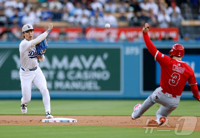 LA 다저스 김혜성이 17일(한국시간) 열린 LA 에인절스와 2025 메이저리그 홈 경기에서 3타수 2안타로 활약했다. ⓒ AFP=뉴스1