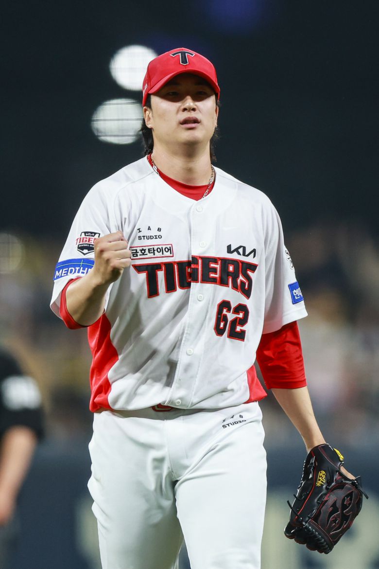 KIA 타이거즈 마무리 투수 정해영은 17일 열린 두산 베어스와 더블헤더 1·2차전에서 세이브 2개를 수확, 통산 134세이브를 기록했다. 선동열의 132세이브를 넘어 타이거즈 구단 역대 최다 세이브 기록을 작성했다. (KIA 타이거즈 제공)