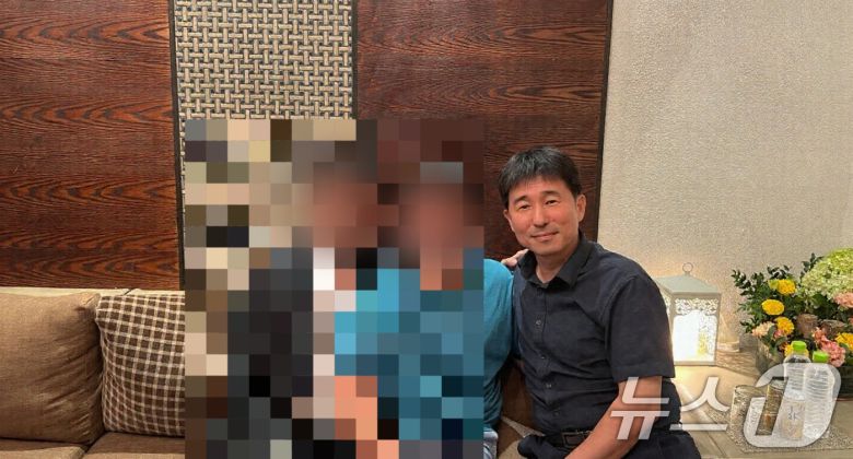 더불어민주당은 19일 윤석열 전 대통령의 내란 우두머리 혐의 재판을 담당하고 있는 지귀연 서울중앙지법 부장판사의 룸살롱 접대 의혹과 관련한 사진을 공개했다. (더불어민주당 선대위 내란종식 헌정수호 추진본부 제공. 재판매 및 DB금지) 2025.5.19/뉴스1