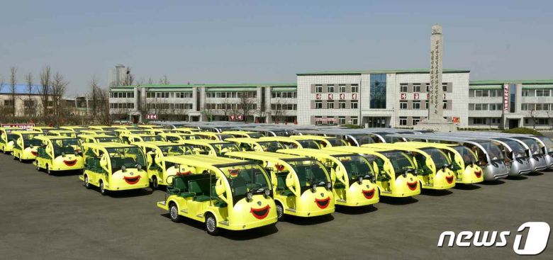 (평양 노동신문=뉴스1) = 북한의 관광용 축전지차. [국내에서만 사용가능. 재배포 금지. DB 금지. For Use Only in the Republic of Korea. Redistribution Prohibited] rodongphoto@news1.kr