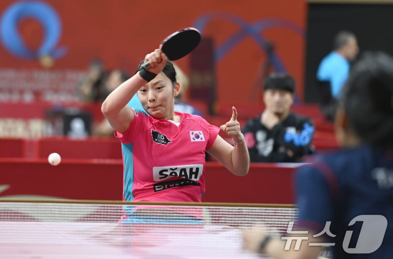 박가현이 18일 카타르 도하 카타르대학교 스포츠 콤플렉스에서 열린 2025 국제탁구연맹(ITTF) 세계선수권대회 개인단식 128강 싱가포르 탄 자오윈과 경기를 펼치고 있다. (사진공동취재단) 2025.5.18/뉴스1 ⓒ News1 김명섭 기자
