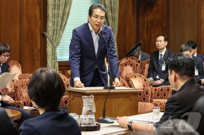 에토 다쿠 전 일본 농림수산상이 19일 참의원 예산위원회에 출석해 지지자들이 갖다 주기에 쌀을 사본 적이 없다는 자신의 진술 관련해 답변하는 모습. 2025.05.19. ⓒ AFP=뉴스1 ⓒ News1 권영미 기자