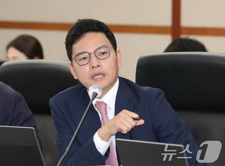 박정훈 국민의힘 위원이 17일 대전 한국과학기술원(KAIST)에서 열린 국회 과학기술정보방송통신위원회 국정감사에서 질의하고 있다. 2024.10.17/뉴스1 ⓒ News1 김기태 기자