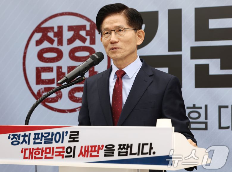 김문수 국민의힘 대통령 후보가 22일 서울 여의도 중앙당사에서 정치개혁 관련 긴급 기자회견을 하고 있다. 2025.5.22/뉴스1 ⓒ News1 김민지 기자