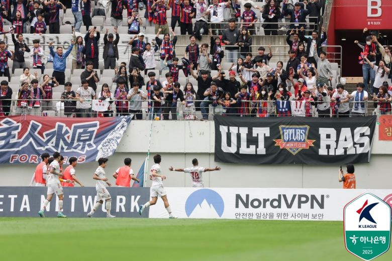 FC서울과 수원FC는 24일 서울월드컵경기장에서 열린 하나은행 K리그1 2025 15라운드 경기에서 1-1로 비겼다. (한국프로축구연맹 제공)