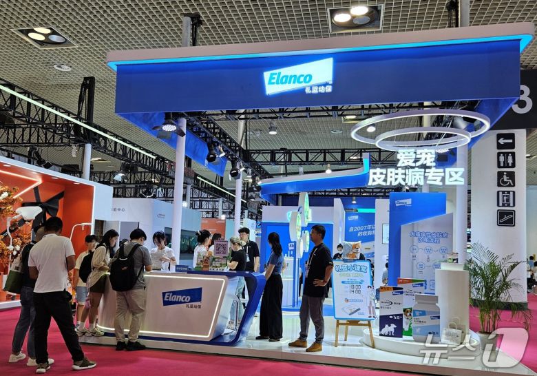 23일 중국 하문에서 열린 WESAVC 전시장 내 마련된 부스들 ⓒ 뉴스1