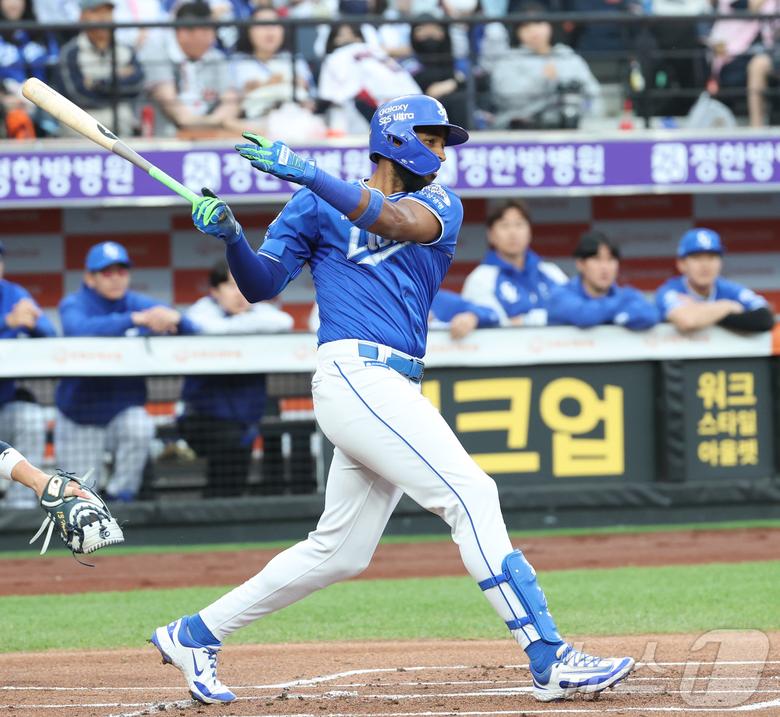 7일 대전 한화생명볼파크에서 열린 '2025 신한 SOL 뱅크 KBO리그' 프로야구 한화 이글스와 삼성라이온즈 경기에서 삼성 디아즈가 1회초 선취 1타점 안타를 치고 있다. 2025.5.7/뉴스1 ⓒ News1 김기남 기자