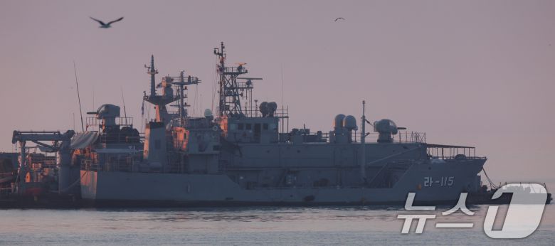 인천시 옹진군 대연평도에서 해군 함정이 경계를 서고 있는 모습. 2024.6.27/뉴스1 ⓒ News1 김명섭 기자