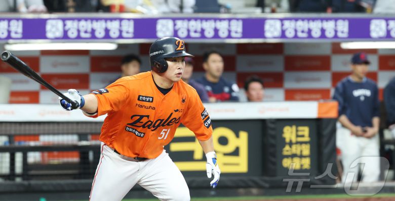 23일 대전 한화생명볼파크에서 열린 '2025 신한 SOL 뱅크 KBO리그' 프로야구 한화 이글스와 롯데 자이언츠 경기에서 한화 문현빈이 타격하고 잇다. 2025.5.23/뉴스1 ⓒ News1 김기남 기자