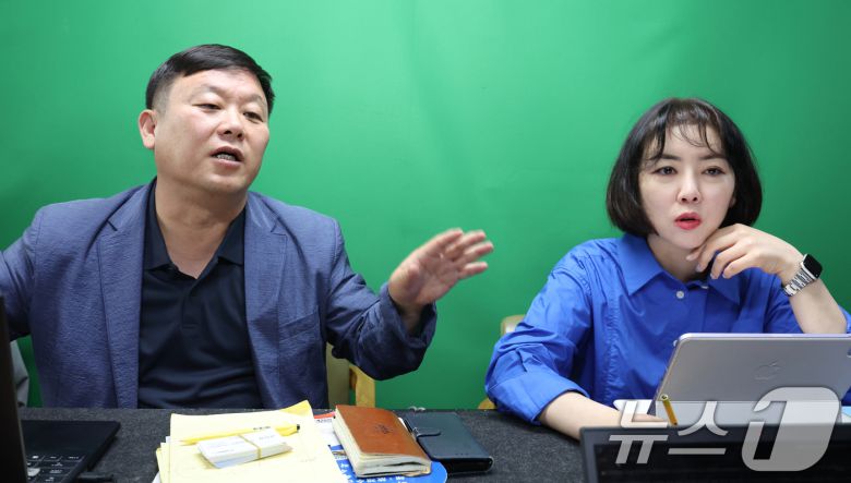 안진걸 이재명 선대위 서민·중산층경제살리기위원회 위원장(왼쪽)과 임세은 이재명 대선후보 민생 대변인이 23일 서울 여의도에서 뉴스1과 인터뷰를 하고 있다. 2025.5.23/뉴스1 ⓒ News1 김명섭 기자