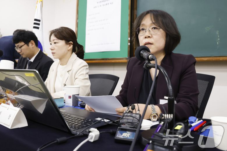 법관대표회의 의장인 김예영 서울남부지법 부장판사가 26일 경기 고양시 일산동구 사법연수원에서 열린 전국법관대표회의에서 개회 선언을 하고 있다. (공동취재) 2025.5.26/뉴스1 ⓒ News1 김성진 기자