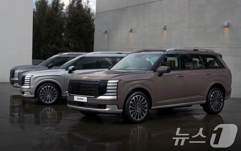 지난 14일 경기도 성남시 수정구 메종 디탈리에서 열린 현대자동차의 프리미엄 플래그십 대형 SUV ‘디 올 뉴 팰리세이드' 론칭 행사에 차량이 전시돼 있다. (현대자동차 제공) 2025.1.15/뉴스1