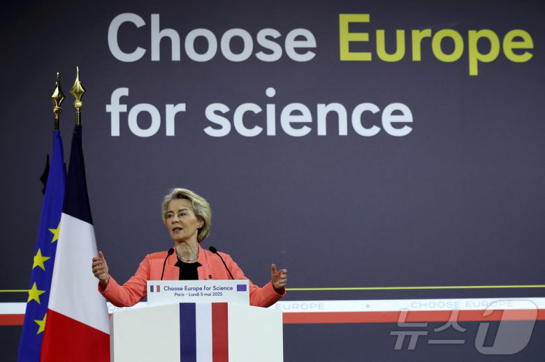 우르줄라 폰데어라이엔 유럽연합(EU) 집행위원장이 5일(현지시간) 프랑스 파리에서 열린 '과학을 위해 유럽을 선택하라'(Choose Europe for Science) 행사에서 연설하고 있다. 2025.05.05. ⓒ 로이터=뉴스1 ⓒ News1 이지예 객원기자