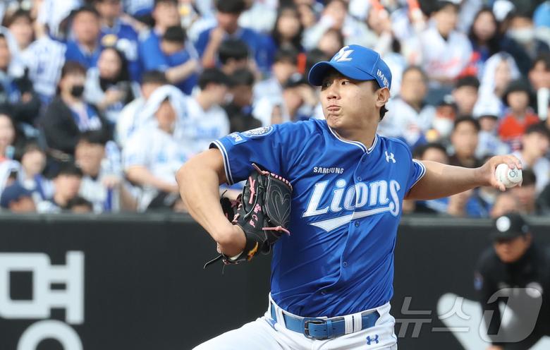 6일 대전 한화생명볼파크에서 열린 '2025 신한 SOL 뱅크 KBO리그' 프로야구 한화 이글스와 삼성라이온즈 경기에서 삼성 배찬승이 투구하고 있다. 2025.5.6/뉴스1 ⓒ News1 김기남 기자