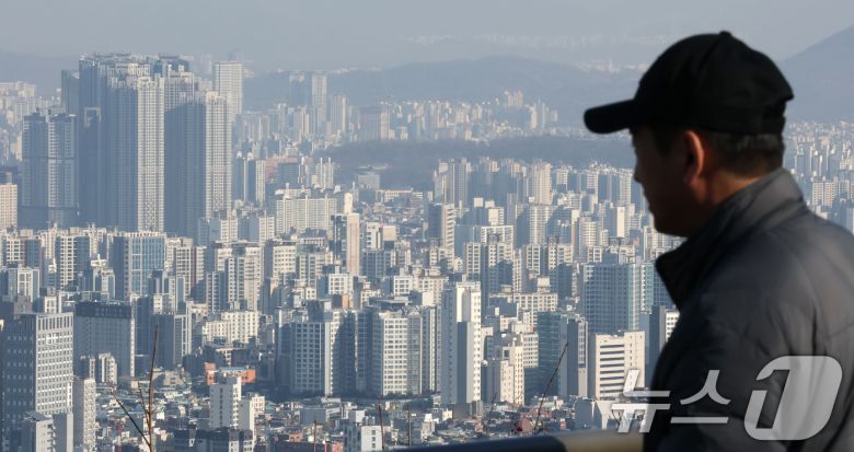 서울 남산에서 바라본 아파트 단지 모습. 2025.1.2/뉴스1 ⓒ News1 임세영 기자