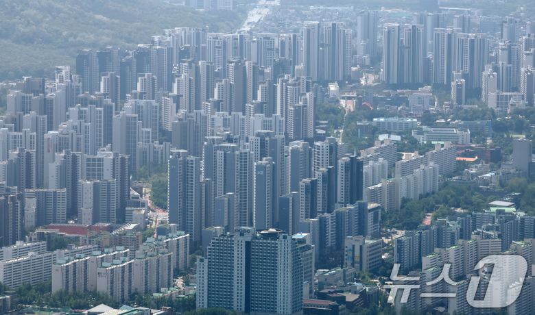 서울 송파구 서울스카이에서 바라본 아파트 단지 모습. 2025.5.18/뉴스1 ⓒ News1 장수영 기자