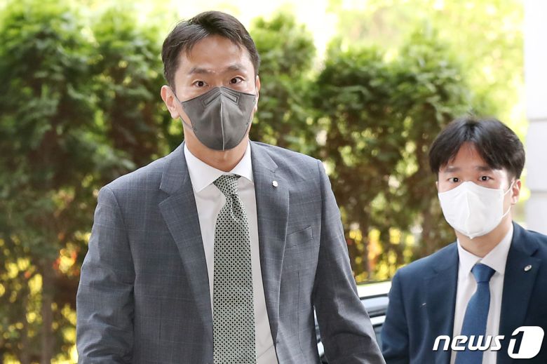 지난 2022년 6월 이복현 금융감독원장이 서울 영등포구 여의도 금감원으로 첫 출근하고 있다. 2022.6.8/뉴스1 ⓒ News1 민경석 기자