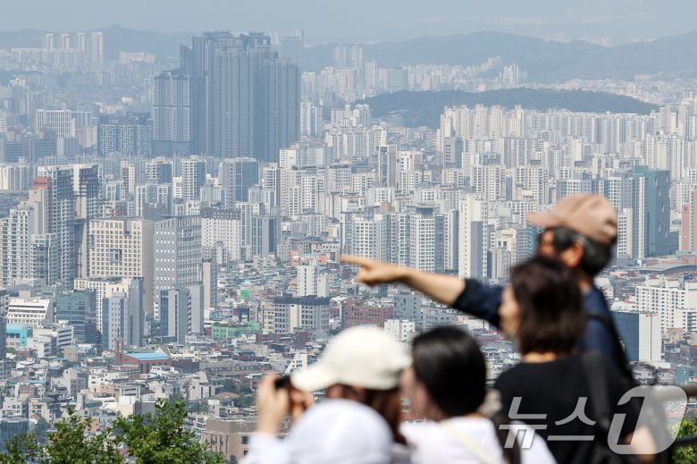 서울 중구 남산에서 바라본 시내 아파트 단지 모습. 2025.6.3/뉴스1 ⓒ News1 민경석 기자