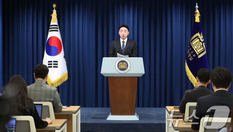 강훈식 대통령 비서실장이 6일 서울 용산구 대통령실 청사에서 대통령실 조직개편안을 발표하고 있다. 2025.6.6/뉴스1 ⓒ News1 허경 기자