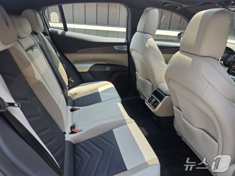 지난달 25일 경기 가평에서 촬영한 마세라티 중형 전기 스포츠유틸리티차(SUV) '그레칼레 폴고레'. 2025.05.27/뉴스1 김성식 기자