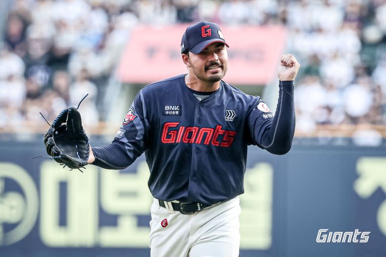 롯데 자이언츠 외국인 투수 알렉 감보아는 8일 열린 KBO리그 잠실 두산 베어스전에서 6⅔이닝 2실점 역투를 펼쳐 승리를 이끌었다. (롯데 자이언츠 제공)